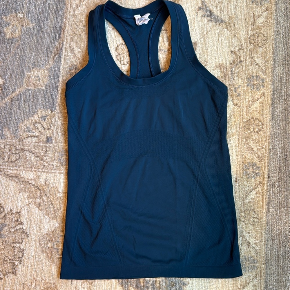 ATHLETA MOMENTUM SEAMLESS TANK 
Small - Navy Excellent condition